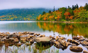 L'étang de Jordan aux couleurs de l'automne, dans le Maine