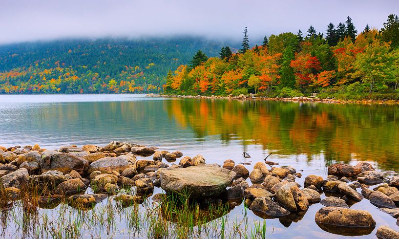 Jordan Pond in herfstkleuren, Maine van Henk Meijer Photography
