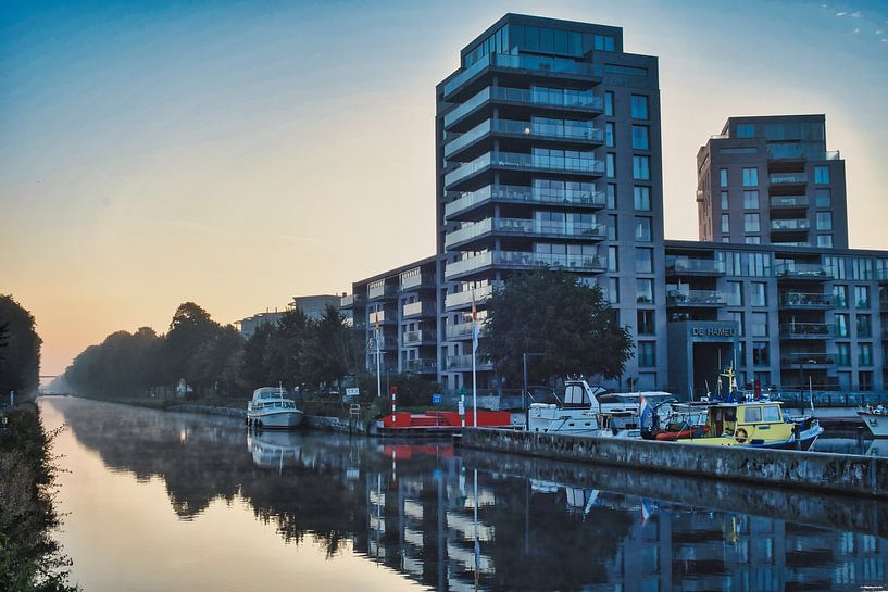 Good morning, Weert wakes up at the marina by Jolanda de Jong-Jansen
