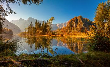 Natuurlijk omlijst Alpensee van Silvio Schoisswohl