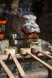 La fontaine du dragon - Nettoyage au sanctuaire shintoïste