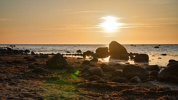 Sonnenuntergang am Strand von Poel, romantisch von Martin Köbsch