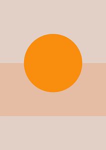 Geometrische Formen in zartem und hartem Orange vor einem beigen Hintergrund.