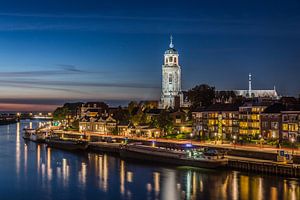 Deventer Skyline während der blauen Stunde von Edwin Mooijaart