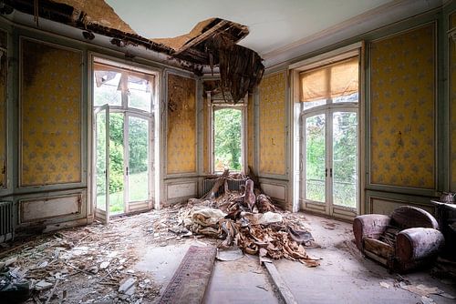 Chambre en décomposition dans un château abandonné.