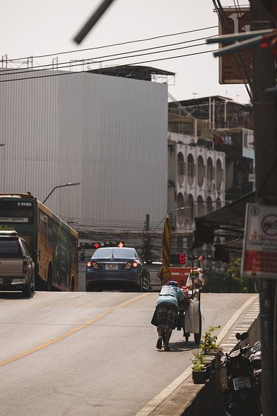 Bangkok's vibrant hustle and bustle: The Beat... by Ken Tempelers