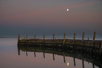 Der Flaauwershaven an der Oosterschelde im schönen Abendlicht, Zeeland. von Ronald Harmsen