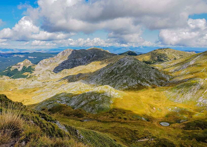 Ongerepte wildernis, eeuwenoude bossen en indrukwekkende berglandschappen: Het Nationaal Park Sutjeska laat de natuur van Bosnië van zijn meest ongerepte en spectaculaire kant zien. van Miriam Schwarzfischer Fotografie