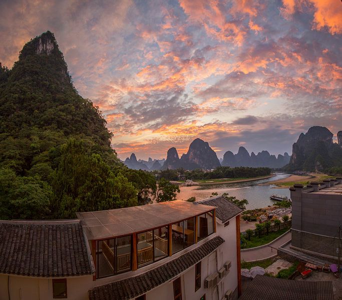 Colorful Sunset over the karst mountains and the Li River Xingping, Yangshuo (China) by Gregory Michiels Photography