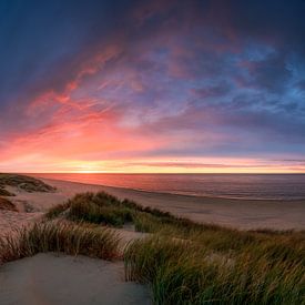 Zonsondergang vanuit de duinen van Ellen van den Doel