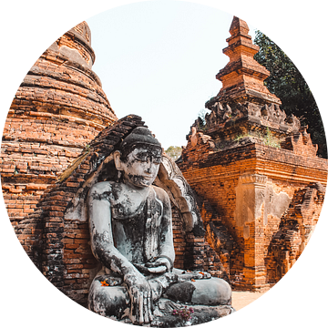 Detail van tempel in Inwa (ook wel Ava genoemd). Vlakbij Mandalay in Myanmar, het oude Birma. van Maartje Kikkert