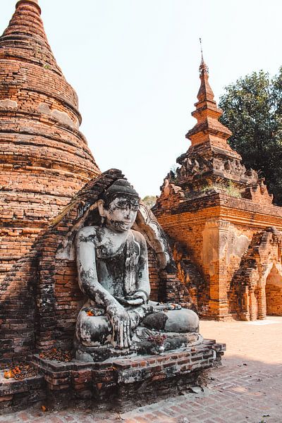 Detail van tempel in Inwa (ook wel Ava genoemd). Vlakbij Mandalay in Myanmar, het oude Birma. van Maartje Kikkert