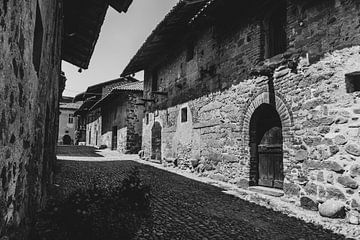 Ricetto di Candelo, Piemonte, Italië Monochroom van Imladris Images