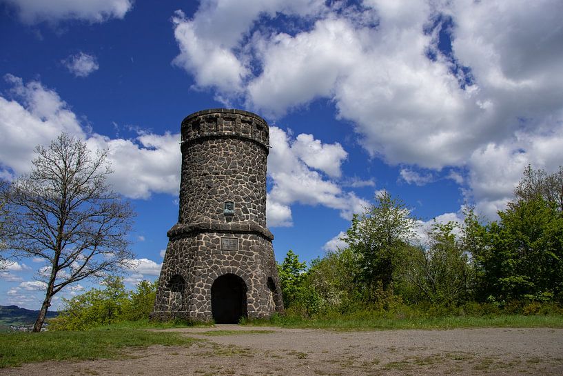 De dronetoren op de Mäuserberg in Daun van David Esser