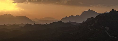 Zonsondergang vanaf de Chinese Muur