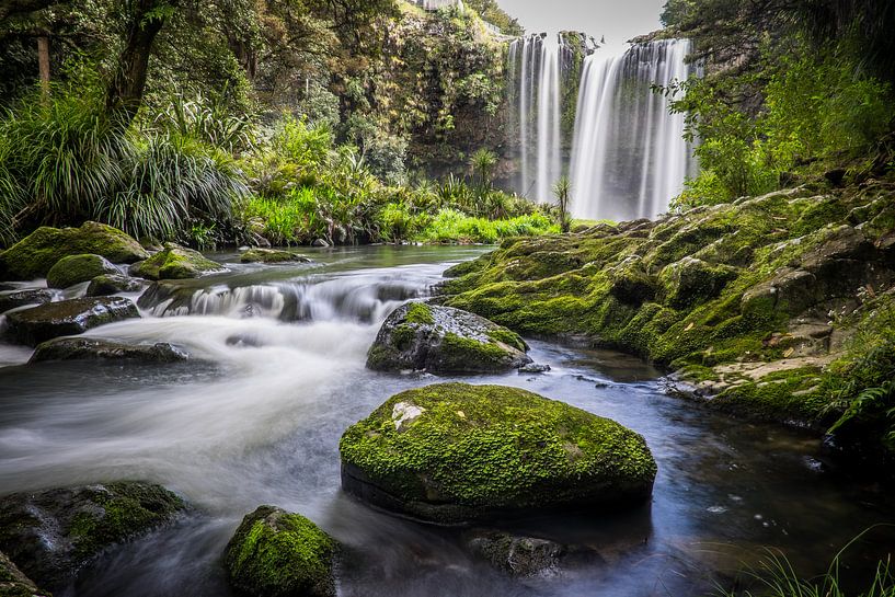 Wasserfall im Wald von Roel Beurskens