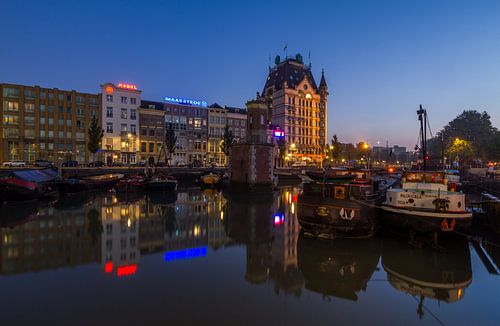 De Scheepmakershaven in Rotterdam tijdens het blauwe uurtje