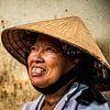 Portret van een oude vrouw in Vietnam van Manon Ruitenberg