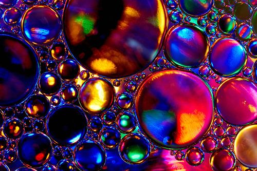 Olie druppels op water