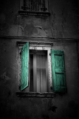 Fenster in der Altstadt von Limone sul Garda von Heiko Kueverling