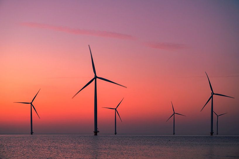 Les éoliennes d'un parc éolien en mer produisent de l'électricité par Sjoerd van der Wal Photographie