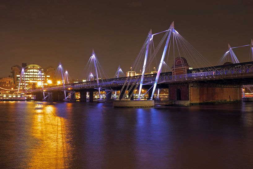 Bridge à Londres (Royaume-Uni) la nuit par Eye on You