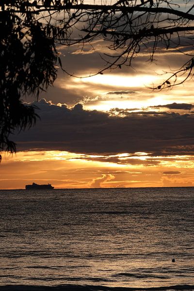 Lever de soleil sur la côte orientale de la Corse par Marianne van den Bogaerdt