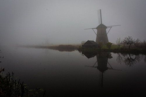 Mist bij Kinderdijk van Due Fotografi