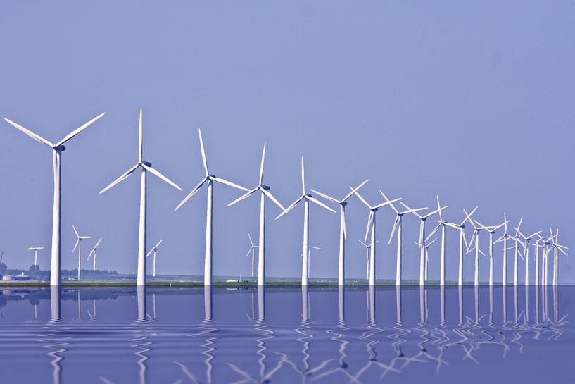 Windturbinen auf dem IJsselmeer in den Niederlanden von Eye on You