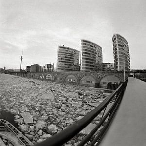 L'hiver sur le pont Jannowitz à Berlin-Est