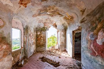 Lost Place - j'adore ce genre de plafond artistiquement décoré - Ruines d'une villa italienne sur Gentleman of Decay