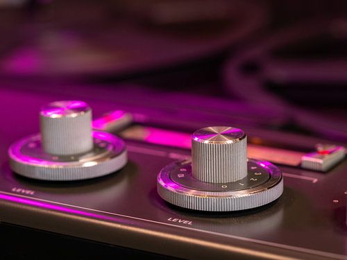 Détail du magnétophone Revox sur Robin Jongerden