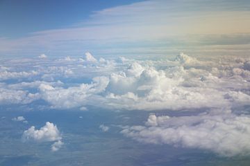 Wolken vanaf boven van Nynke Altenburg