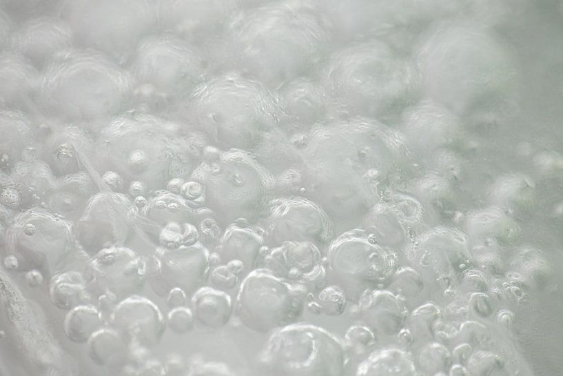 Frozen bubbles, white and soft grey by Wendy van Kuler Fotografie