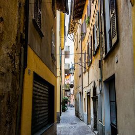 Italian alley by Eliberto