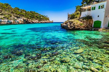 Cala Santanyi een schilderachtige baai in het zuiden van Mallorca van Alex Winter