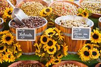 Assortiment olijven op de Franse markt