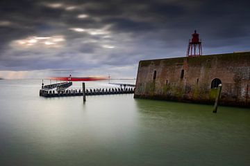 Nuages néerlandais au-dessus du port de Flessingue sur la côte de Zélande sur gaps photography