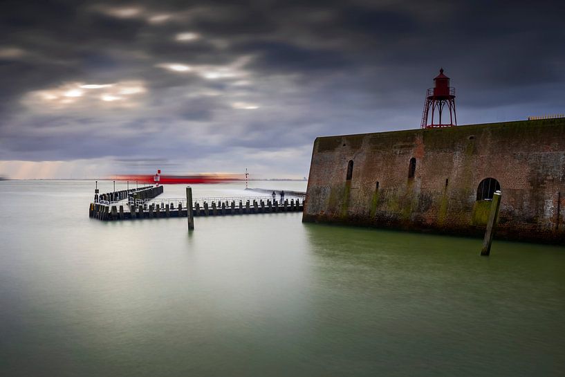 Holländische Wolken über dem Hafen von Vlissingen an der Küste von Zeeland von gaps photography