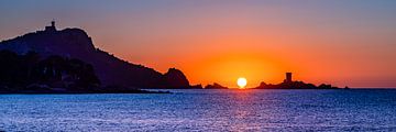 Lever de soleil sur l'Ile d'Or - Saint Raphael, Cote d'Azur sur Vincent L.