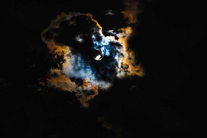 Full moon behind the clouds by vascofialho.nl