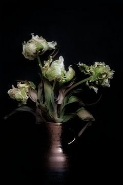 4 rembrandt tulpen in vaas van Karel Ham