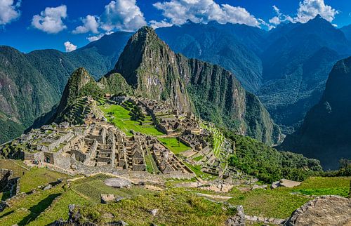 Overzicht van de verborgen stad, Machu Picchu, Peru van Rietje Bulthuis