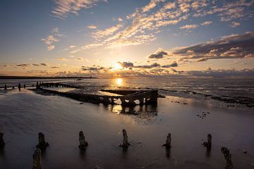 L'épave de Wierum sur la mer des Wadden au coucher du soleil sur KB Design & Photography (Karen Brouwer)