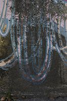 Detail der bröckelnden Graffiti-Arbeit