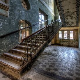 Lost Place Verloren plaats - Trap in Beelitz Heilstätten - Verlaten plaatsen van Carina Buchspies