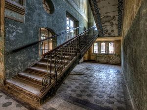 Lieu perdu - Escalier à Beelitz Heilstätten - Lieux abandonnés sur Carina Buchspies