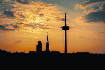De prachtige silhouet van Keulen/Köln, Duitsland van Jonas Röjestål