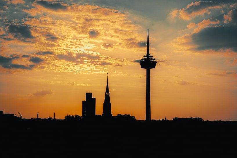 Die schöne Sihouette von Köln, Deutschland von Jonas Röjestål