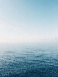 Symphonie océanique : Une collection multi-médium capturant des vagues dramatiques en empâtement, des couchers de soleil éthérés et des horizons côtiers sereins. sur Artistic